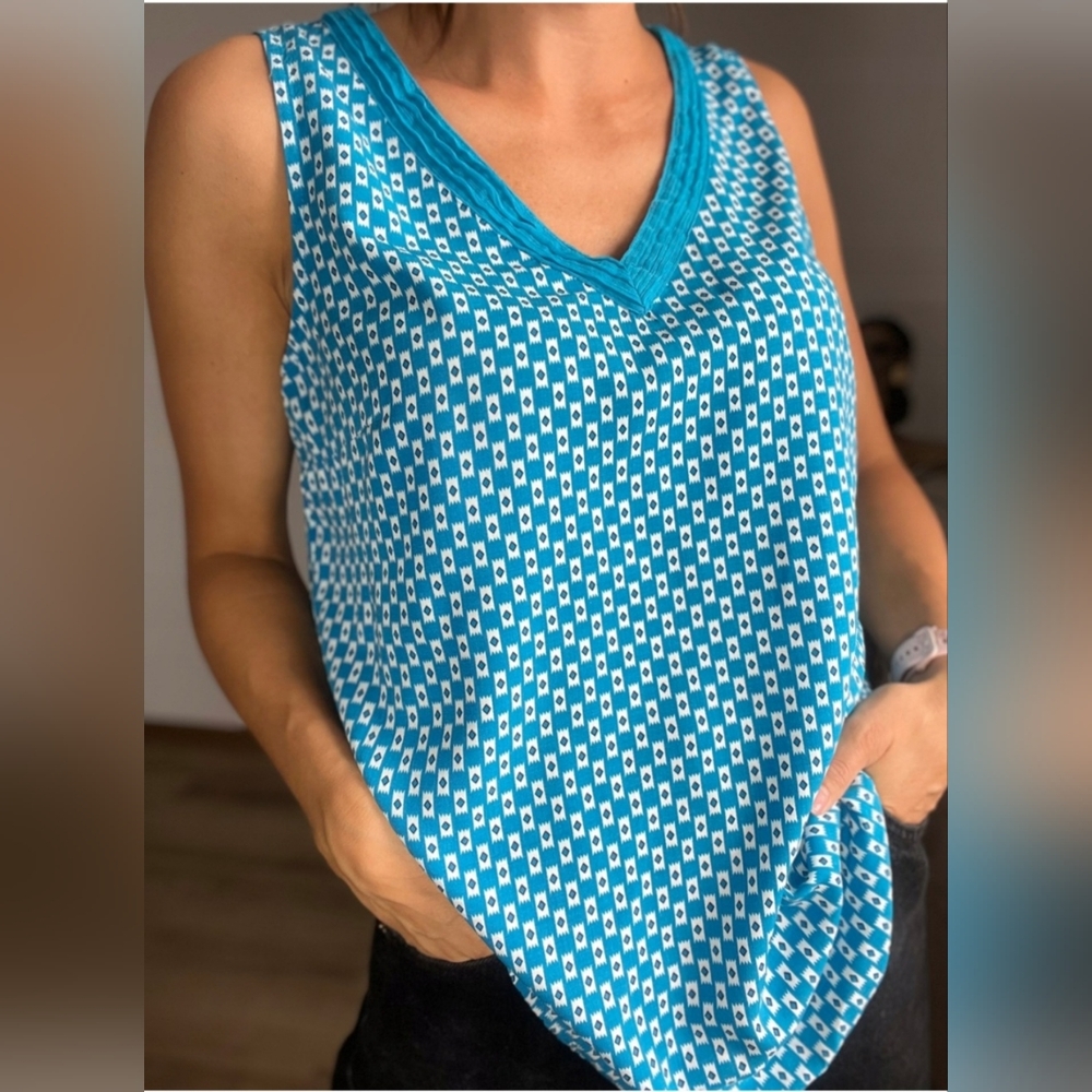 🪼NWOT  BLUE/WHITE DIAMOND PRINT SLEEVELESS BLOUSE BY TOMMY HILFIGER - SIZE MED